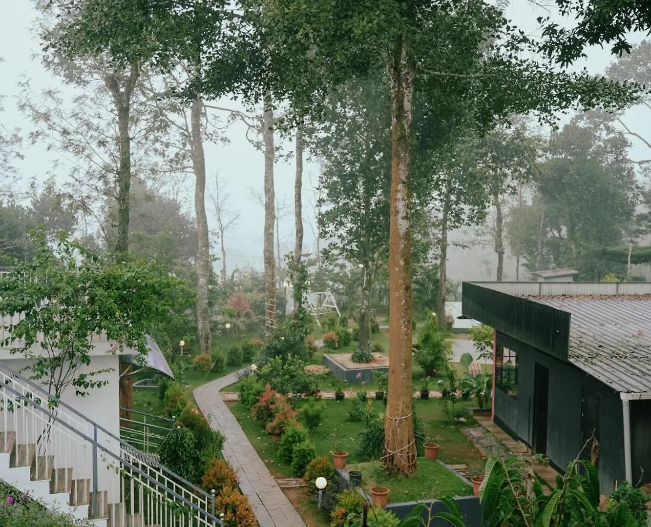 Vaduvanchal Haze Woods Resort הודו